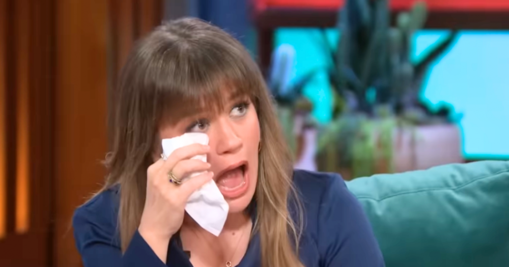 Kelly Clarkson Claims ‘American Idol’ Lied